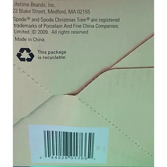 Spode Musical Snow Globe Christmas Tree - Picture 4 of 5